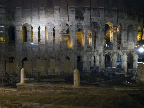 Paseo nocturno alrededor del Coliseo 12. 2016